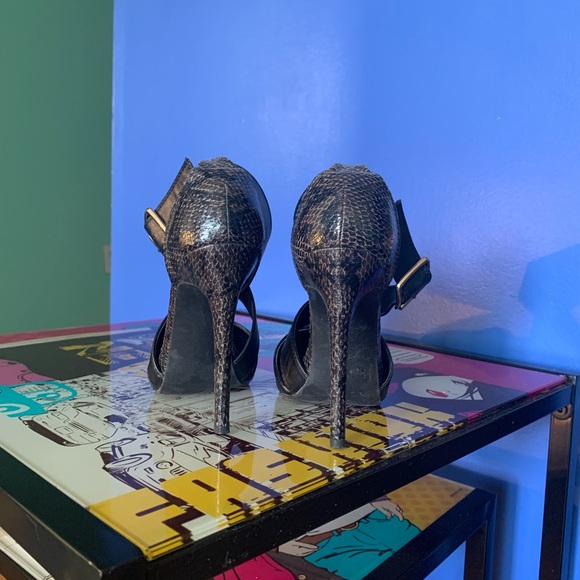 Elegant Black and snakeskin Strappy Heels - Picture 3 of 5